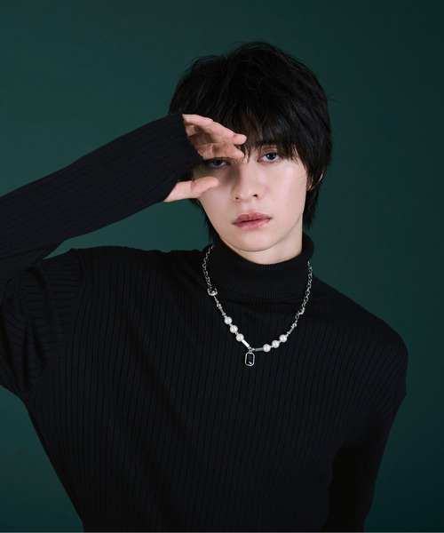 Ellno Loset（エルノロゼット）の「フィンガーホールリブタートルニット（ニット/セーター・メンズ・ブラック/ブルー/ホワイト/レッド・SMALL/MEDIUM/LARGE）」の2枚目の写真