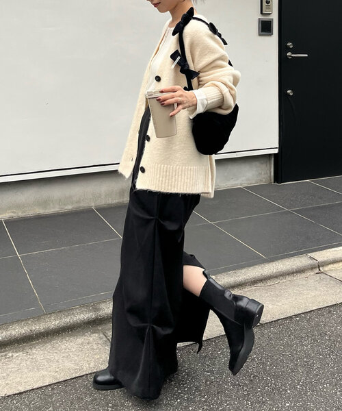 CAPRICIEUX LE'MAGE(カプリシューレマージュ)の「【もちふわシリーズ】もちふわVカーディガン(カーディガン/ボレロ・レディース・チャコールグレー/ブラウン/ベージュ/アイボリー・FREE)」の7枚目の写真