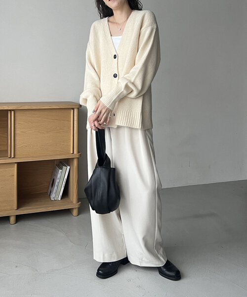 CAPRICIEUX LE'MAGE(カプリシューレマージュ)の「【もちふわシリーズ】もちふわVカーディガン(カーディガン/ボレロ・レディース・チャコールグレー/ブラウン/ベージュ/アイボリー・FREE)」の11枚目の写真