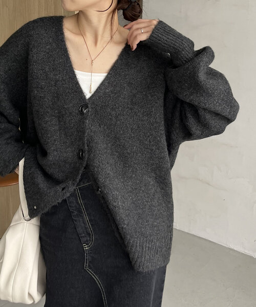 CAPRICIEUX LE'MAGE(カプリシューレマージュ)の「【もちふわシリーズ】もちふわVカーディガン(カーディガン/ボレロ・レディース・チャコールグレー/ブラウン/ベージュ/アイボリー・FREE)」の13枚目の写真