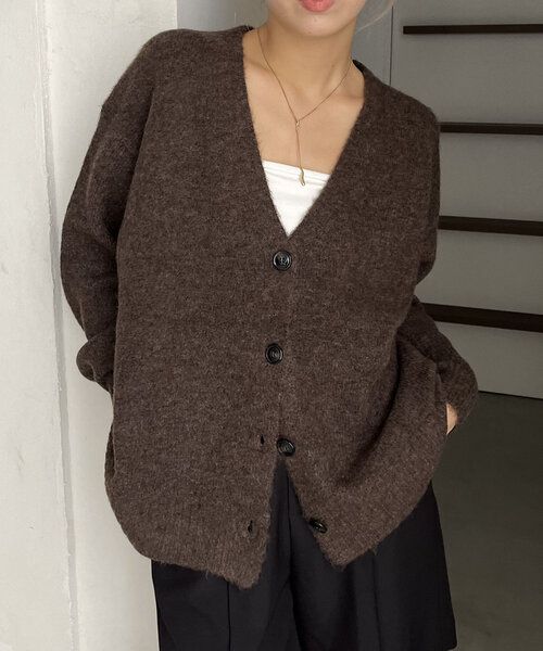 CAPRICIEUX LE'MAGE(カプリシューレマージュ)の「【もちふわシリーズ】もちふわVカーディガン(カーディガン/ボレロ・レディース・チャコールグレー/ブラウン/ベージュ/アイボリー・FREE)」の20枚目の写真