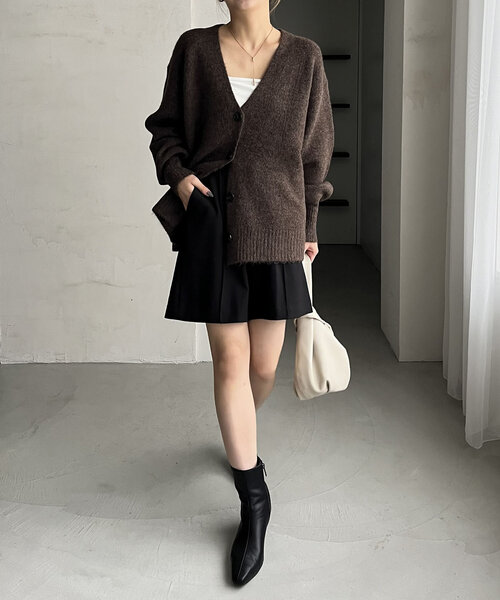 CAPRICIEUX LE'MAGE(カプリシューレマージュ)の「【もちふわシリーズ】もちふわVカーディガン(カーディガン/ボレロ・レディース・チャコールグレー/ブラウン/ベージュ/アイボリー・FREE)」の22枚目の写真