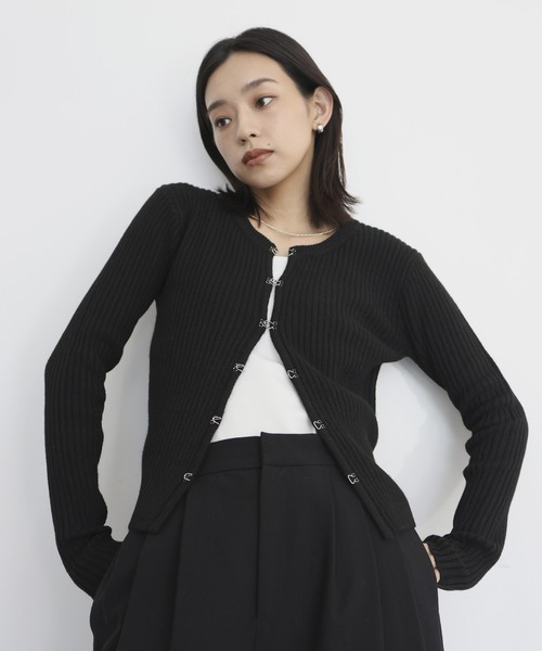 hellam（へラム）の「フロントホックニットプルオーバー（ニット
