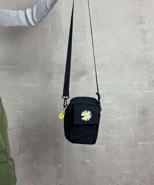 リクエスト＊ロラライハリス♡一面シルバーライン刺繍サコッシュ♡スマホポーチ♡ リクエスト＊ロラライハリス♡一面シルバーライン刺繍サコッシュ