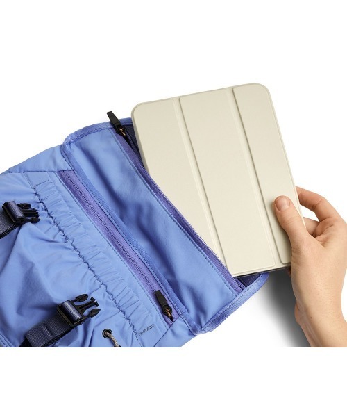 entre square（アントレスクエアー）の「Bellroy/ショルダーバッグ Cinch Mini Messenger デニムブルー(廃盤カラー)（ショルダーバッグ・メンズ・ブルー・ONE SIZE）」の6枚目の写真