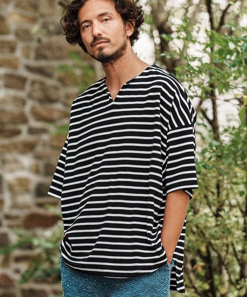 CAMBIO(カンビオ)の「mt9421- Span Fraise Border Key Neck Short Sleeve Cut sew Tシャツ(Tシャツ/カットソー・メンズ・ブラック×ホワイト/ブラック×グレー/グレー×ホワイト・S/M/L)」の3枚目の写真