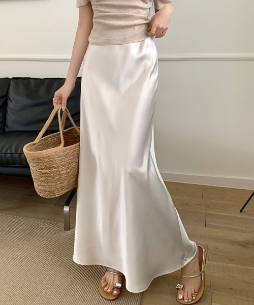 FREE STYLISTS（フリー スタイリスト）の「YUGA_YGMC　サテンマーメイドロングスカート（スカート・レディース・シャンパン/ブラック/オフホワイト・S/L/M）」の8枚目の写真