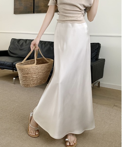 FREE STYLISTS（フリー スタイリスト）の「YUGA_YGMC　サテンマーメイドロングスカート（スカート・レディース・シャンパン/ブラック/オフホワイト・S/L/M）」の9枚目の写真