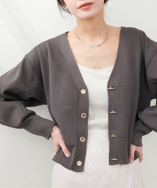 natural couture(ナチュラルクチュール)の「プチプラハトメバー釦カーデ(カーディガン/ボレロ・レディース・ライトグレー/ラベンダー/ネイビー/グレイッシュベージュ/サックスブルー/ブラック/チャコールグレー/アイボリー・FREE)」の4枚目の写真