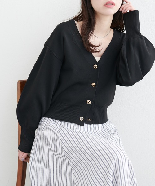 natural couture(ナチュラルクチュール)の「プチプラハトメバー釦カーデ(カーディガン/ボレロ・レディース・ライトグレー/ラベンダー/ネイビー/グレイッシュベージュ/サックスブルー/ブラック/チャコールグレー/アイボリー・FREE)」の3枚目の写真