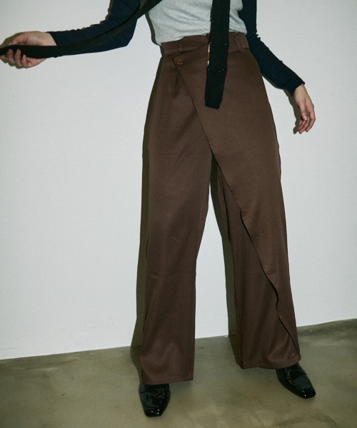 Clum(クルム)の「asymmetry wrap slacks pants / アシンメトリーラップスラックスパンツ(スラックス・レディース・ブラック/ブラウン・SMALL/MEDIUM)」の12枚目の写真