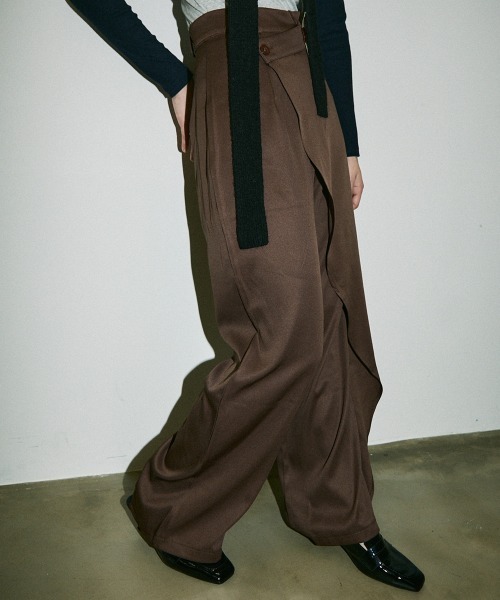 Clum(クルム)の「asymmetry wrap slacks pants / アシンメトリーラップスラックスパンツ(スラックス・レディース・ブラック/ブラウン・SMALL/MEDIUM)」の13枚目の写真