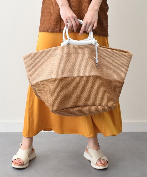 marco masi(マルコマージ)の「【MARCO MASI】レザーハンドルラフィアバッグ(Q56342)(トートバッグ・レディース・ブラック系その他/キャメル・ALL)」の1枚目の写真