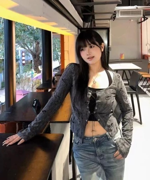 lilful(リルフル)の「【セットアイテム】ホルターネックキャミ グランジダメージレースアップカットソーカーディガン(Tシャツ/カットソー・レディース・ダークグレー・S/M/L)」の6枚目の写真