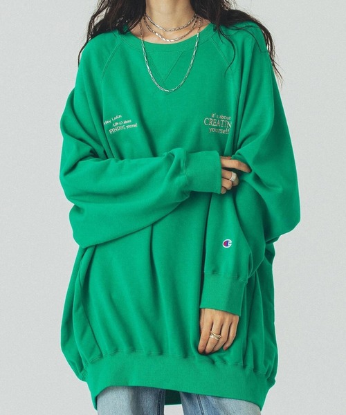 Champion（チャンピオン）の「【Champion別注】ROSE BUD×Champion BIG SWEAT（スウェット・レディース・ネイビー/ブラック/グレー/ブルー/グリーン・ONE SIZE）」の4枚目の写真