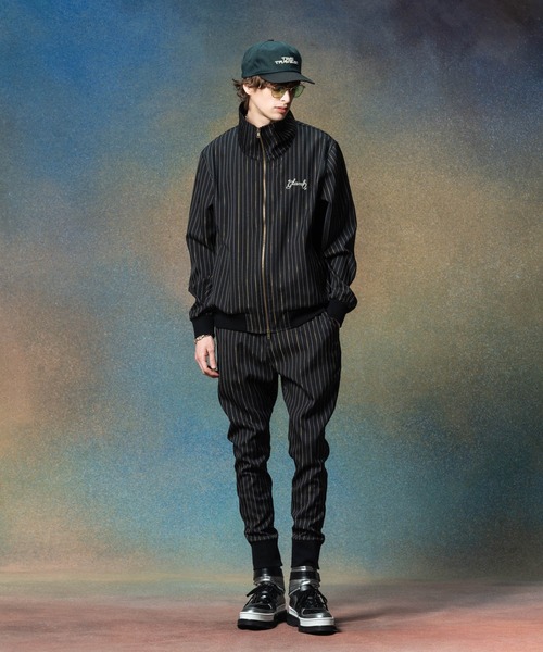 glamb（グラム）の「Sparkle Stripe Jogger Pants / スパークルストライプジョガーパンツ（その他パンツ・メンズ・ブラック/ブルー/チャコール・S/M/L）」の5枚目の写真