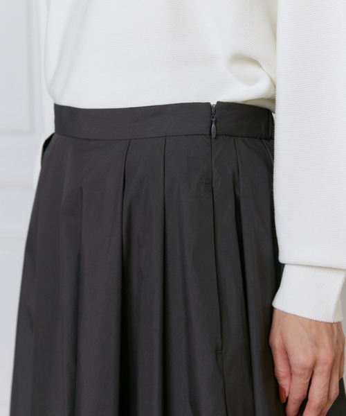 INED（イネド）の「タフタロングタックスカート（スカート・レディース・チャコールグレー/ベージュ・9号/11号/7号）」の8枚目の写真