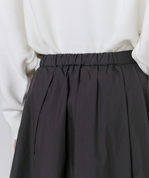 INED（イネド）の「タフタロングタックスカート（スカート・レディース・チャコールグレー/ベージュ・9号/11号/7号）」の10枚目の写真