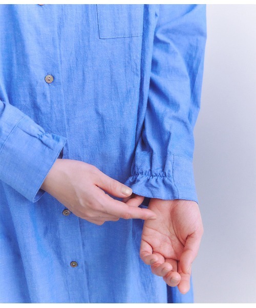 SIPULI（シプリ）の「Slab Yarn Cotton Lawn ボリュームシャツドレス（ワンピース・レディース・ブルー/ホワイト・2）」の18枚目の写真