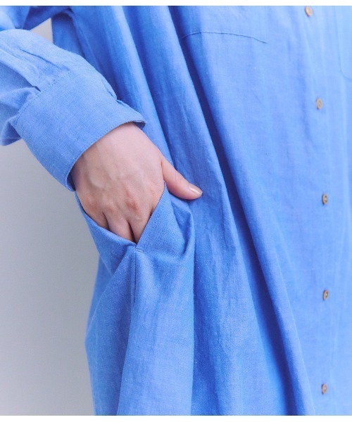 SIPULI（シプリ）の「Slab Yarn Cotton Lawn ボリュームシャツドレス（ワンピース・レディース・ブルー/ホワイト・2）」の19枚目の写真