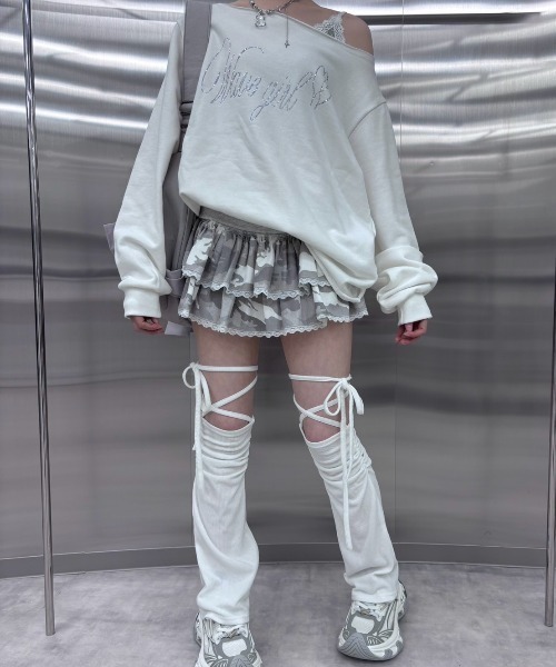 Never mind the XU / Chikashitsu+(ネバーマインド ザ エックスユー / チカシツプラス)の「【nmtc+】one shoulder beads sweat shirts / 【エヌエムティーシープラス】ワンショルダービーズ長袖スウェット トレーナー(スウェット・レディース・ホワイト/グレー/ブラック・ONE SIZE)」の22枚目の写真