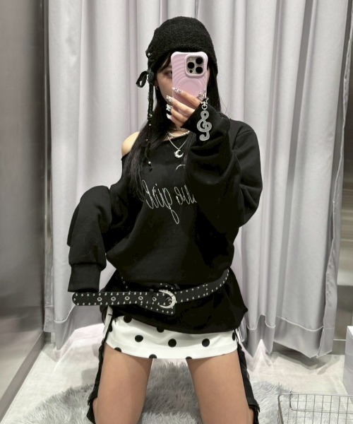 Never mind the XU / Chikashitsu+(ネバーマインド ザ エックスユー / チカシツプラス)の「【nmtc+】one shoulder beads sweat shirts / 【エヌエムティーシープラス】ワンショルダービーズ長袖スウェット トレーナー(スウェット・レディース・ホワイト/グレー/ブラック・ONE SIZE)」の11枚目の写真