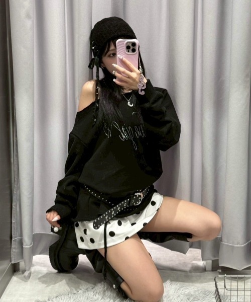 Never mind the XU / Chikashitsu+(ネバーマインド ザ エックスユー / チカシツプラス)の「【nmtc+】one shoulder beads sweat shirts / 【エヌエムティーシープラス】ワンショルダービーズ長袖スウェット トレーナー(スウェット・レディース・ホワイト/グレー/ブラック・ONE SIZE)」の12枚目の写真