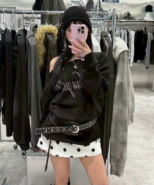 Never mind the XU / Chikashitsu+(ネバーマインド ザ エックスユー / チカシツプラス)の「【nmtc+】one shoulder beads sweat shirts / 【エヌエムティーシープラス】ワンショルダービーズ長袖スウェット トレーナー(スウェット・レディース・ホワイト/グレー/ブラック・ONE SIZE)」の14枚目の写真