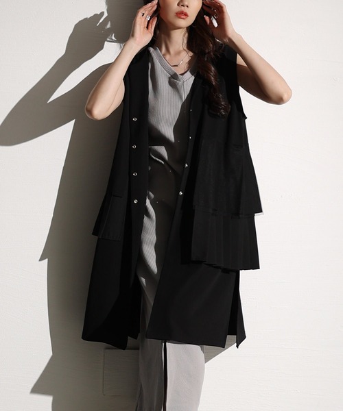 Sawa a la mode(サワアラモード)の「アシンメトリー異素材プリーツジレジャケット(ノーカラージャケット・レディース・ブラック・FREE)」の1枚目の写真