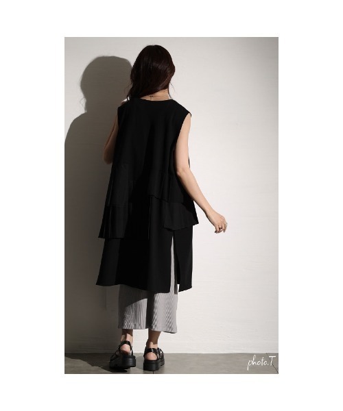 Sawa a la mode(サワアラモード)の「アシンメトリー異素材プリーツジレジャケット(ノーカラージャケット・レディース・ブラック・FREE)」の3枚目の写真