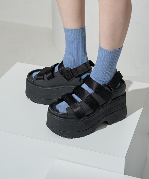 限定展開 UGG/アグ W GOLDENRISE/ゴールデンライズ（サンダル