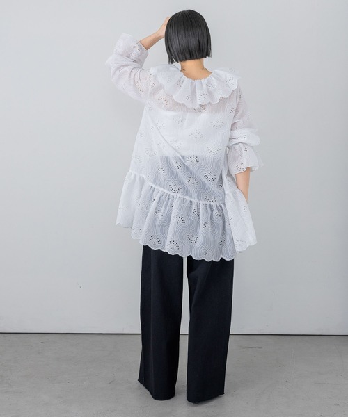 A part by(アパートバイ)の「エンブロイダリーフリルワンピース(チュニック・レディース・ブラック/オフホワイト・FREE)」の6枚目の写真