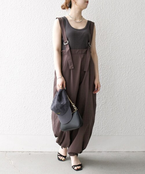 SHIPS any（シップス エニィ）の「SHIPS any:〈洗濯機可能〉ドロスト ワイド サロペット × ノースリーブ TEE セット（サロペット/オーバーオール・レディース・ブラック/ブラウン/ベージュ・ONE SIZE）」の16枚目の写真