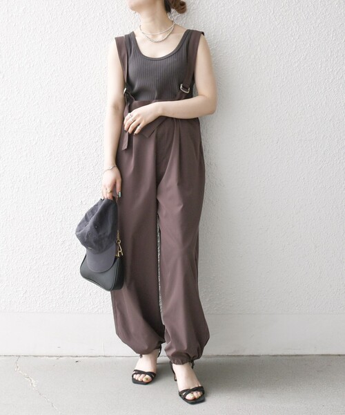 SHIPS any（シップス エニィ）の「SHIPS any:〈洗濯機可能〉ドロスト ワイド サロペット × ノースリーブ TEE セット（サロペット/オーバーオール・レディース・ブラック/ブラウン/ベージュ・ONE SIZE）」の17枚目の写真