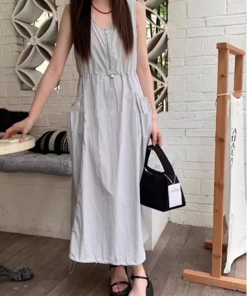 H.TOKYO（エイチトウキョウ）の「ナイロンジャンパースカート（ジャンパースカート・レディース・ブラック/グレー/ベージュ・FREE）」の3枚目の写真