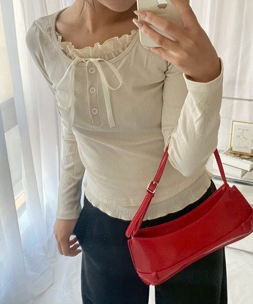 merrylatte(メリーラテ)の「リボンフェイクレイヤードトップス(ニット/セーター・レディース・ブラック/アイボリー・MEDIUM)」の1枚目の写真