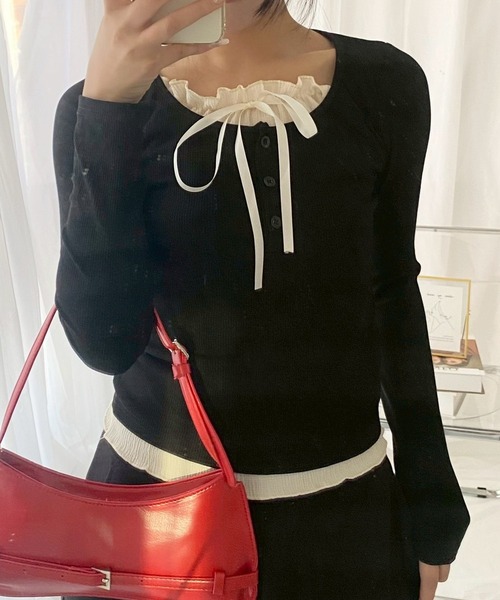 merrylatte(メリーラテ)の「リボンフェイクレイヤードトップス(ニット/セーター・レディース・ブラック/アイボリー・MEDIUM)」の5枚目の写真