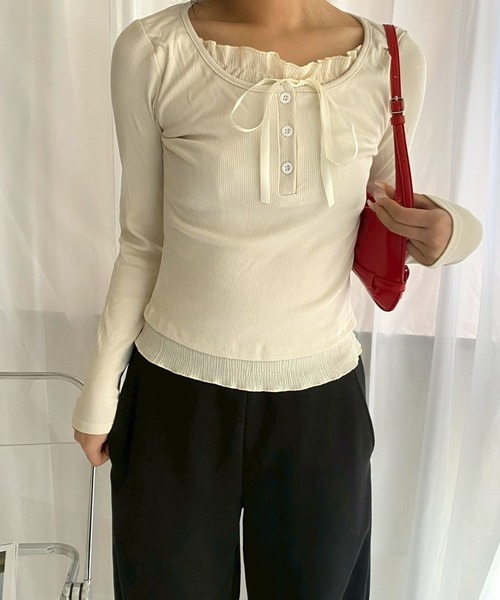 merrylatte(メリーラテ)の「リボンフェイクレイヤードトップス(ニット/セーター・レディース・ブラック/アイボリー・MEDIUM)」の8枚目の写真