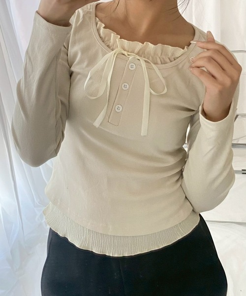 merrylatte(メリーラテ)の「リボンフェイクレイヤードトップス(ニット/セーター・レディース・ブラック/アイボリー・MEDIUM)」の10枚目の写真