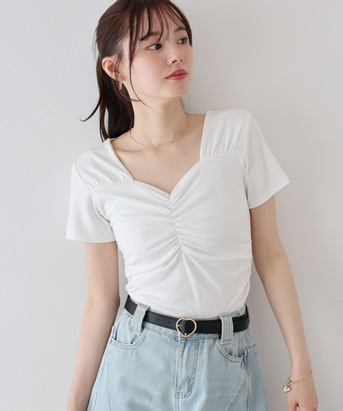 BLUEEAST(ブルーイースト)の「半袖ハートネックギャザーTシャツ(Tシャツ/カットソー・レディース・ブラック/ホワイト/ピンク・MEDIUM)」の2枚目の写真