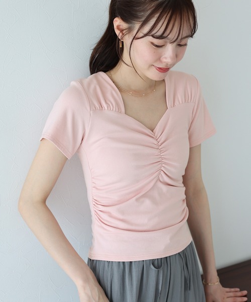 BLUEEAST(ブルーイースト)の「半袖ハートネックギャザーTシャツ(Tシャツ/カットソー・レディース・ブラック/ホワイト/ピンク・MEDIUM)」の1枚目の写真