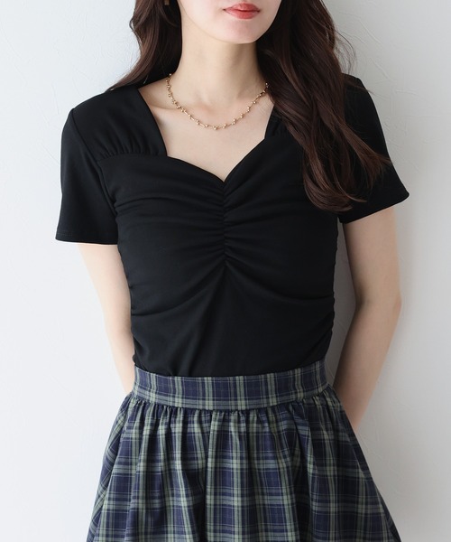 BLUEEAST(ブルーイースト)の「半袖ハートネックギャザーTシャツ(Tシャツ/カットソー・レディース・ブラック/ホワイト/ピンク・MEDIUM)」の3枚目の写真