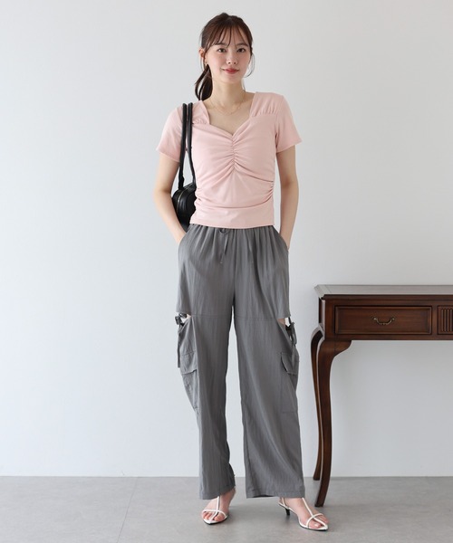 BLUEEAST(ブルーイースト)の「半袖ハートネックギャザーTシャツ(Tシャツ/カットソー・レディース・ブラック/ホワイト/ピンク・MEDIUM)」の12枚目の写真