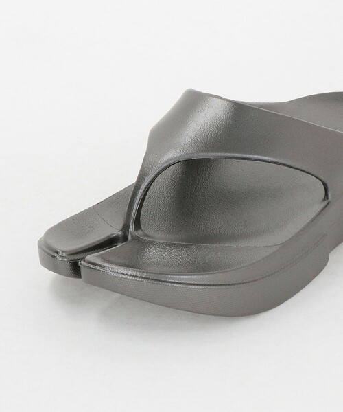 PAES（ペイズ）の「＜PAES＞FLIPFLOP COATING サンダル（サンダル・レディース・シルバー/ダークブラウン/ホワイト・23cm/24cm/25cm）」の14枚目の写真