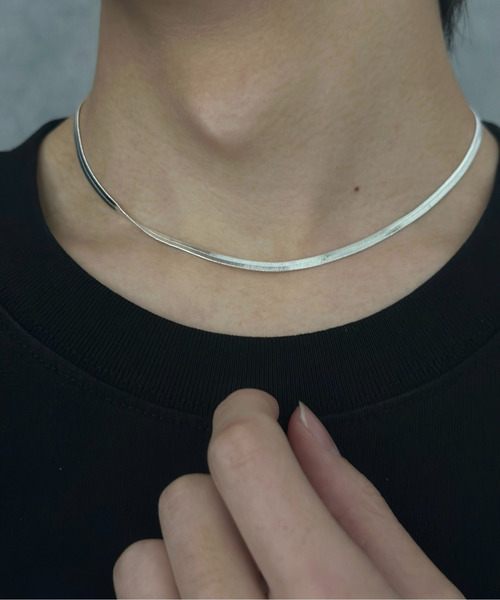 SILVER BULLET(シルバーバレット)の「『SBLT』ユニセックス スネークチェーン チョーカー ネックレス(チョーカー・レディース・シルバー/ゴールド・FREE)」の4枚目の写真