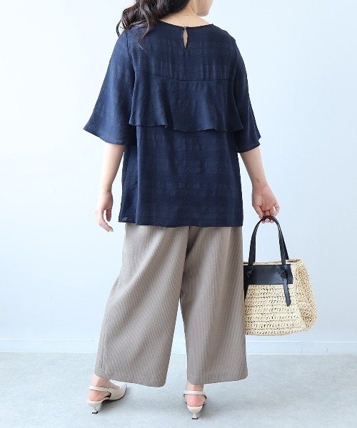 fleur by mint breeze(フルールバイミントブリーズ)の「【接触冷感】【L~5L 大きいサイズ】ドビーチェックバックフリルブラウス 半袖 春夏(シャツ/ブラウス・レディース・ライトグレー/オレンジ/ネイビー・3L/4L/5L/LL/L)」の15枚目の写真