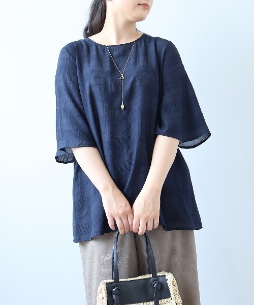 fleur by mint breeze(フルールバイミントブリーズ)の「【接触冷感】【L~5L 大きいサイズ】ドビーチェックバックフリルブラウス 半袖 春夏(シャツ/ブラウス・レディース・ライトグレー/オレンジ/ネイビー・3L/4L/5L/LL/L)」の18枚目の写真