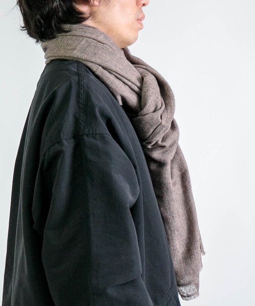 KHATA（カタ）の「[KHATA] CASHMERE MIX STOLE / カシミアウールストール（マフラー・メンズ・ライトブラウン/チャコールグレー・FREE）」の6枚目の写真