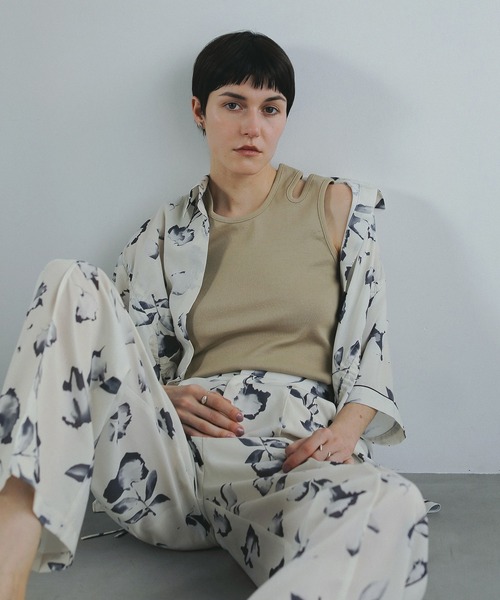 MANOF(マノフ)の「BLURRED FLOWER WIDE PANTS(その他パンツ・レディース・アイボリー/ブラック・S/M)」の9枚目の写真