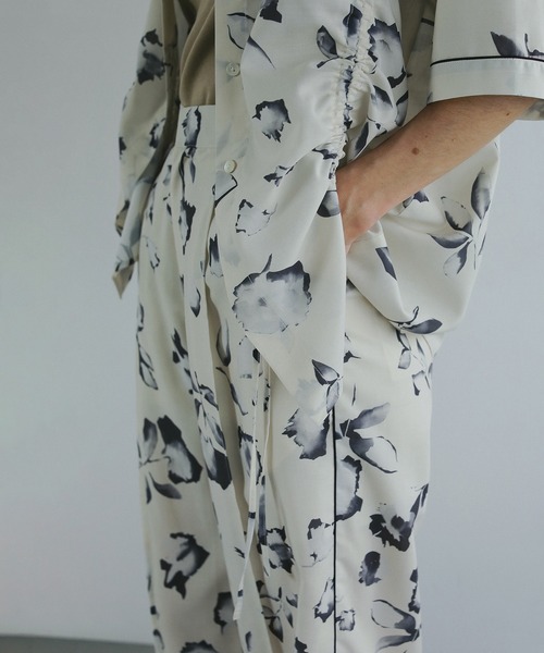MANOF(マノフ)の「BLURRED FLOWER WIDE PANTS(その他パンツ・レディース・アイボリー/ブラック・S/M)」の10枚目の写真